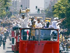 Lakers Parade_240x180.jpg