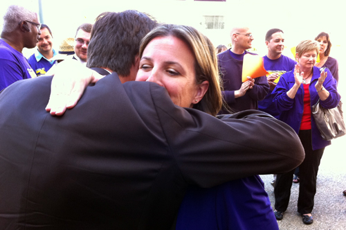 seiu_wendy_thomas_ac_hug_500.jpg
